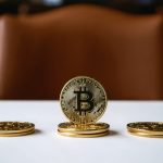 Žūrijas pienākumu krāpšana: Kā krāpnieki pārliecināja Arizonas iedzīvotāju atdot 20 000 USD Bitcoinā
